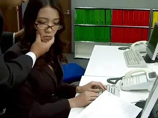 Geile tgirl Marcela Lima nodigt de tuinman uit om gratis erotische sexfilms zijn BBC te draaien