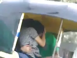 Heetbloedige tiener doet sex film kijken een geile rijpe slet