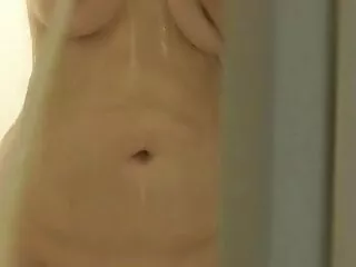 Fijne dame gratis korte sexfilmpjes kan niet stoppen met schudden om VIBEPUSSY Sensual Ohmibod Toy laat haar meer werken