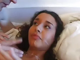 Flexibele blonde slet vindt het heerlijk om gratis lange pornofilms hard geneukt te worden